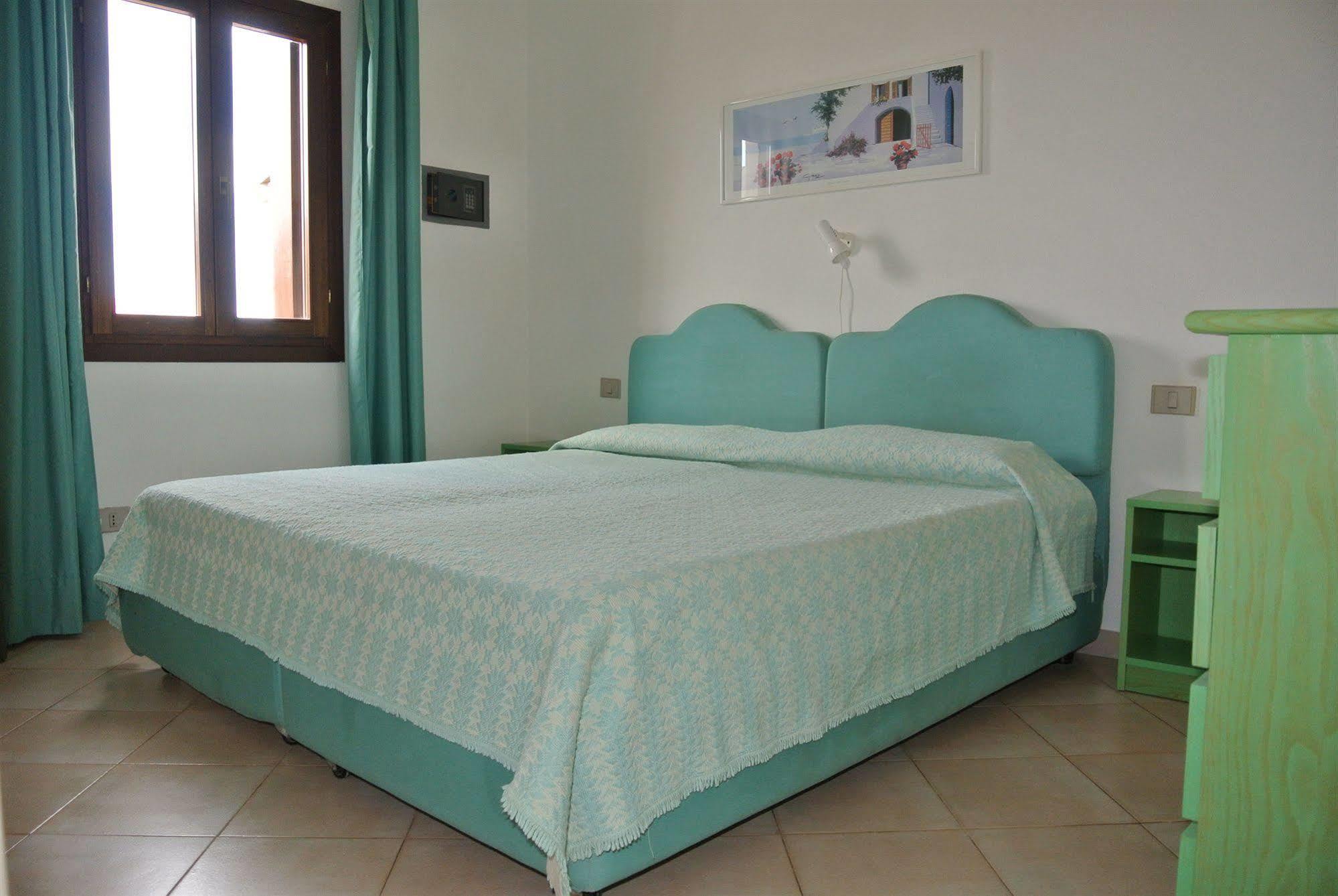 Sardinia Blu Residence Golfo Aranci Exteriör bild